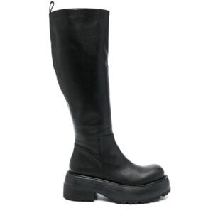 Paloma Barcelo Spain boots